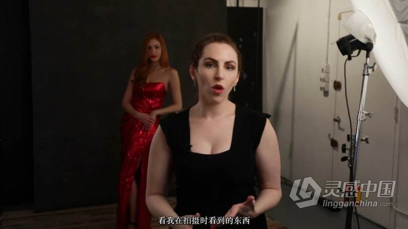 摄影师Lindsay Adler摄影棚使用V-Flat在进行时尚人像摄影布光教程中文字幕  灵感中国网 www.lingganchina.com