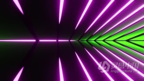 绿色背景上的紫色霓虹激光循环动画视频素材 Purple neon lasers on green background